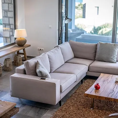 Red Rock Villa Sea View & Infinity Pool וילה *